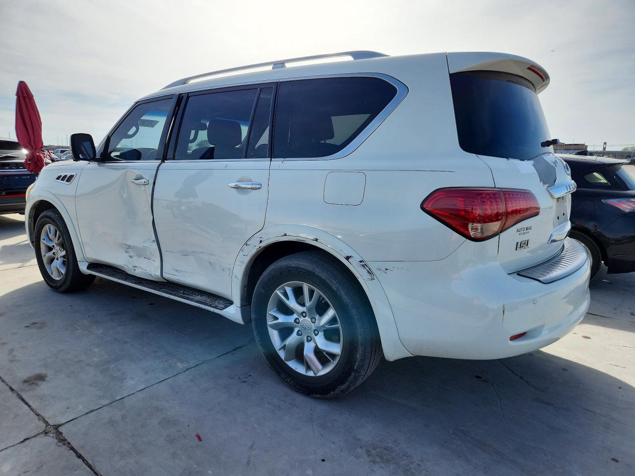 2013 INFINITI QX56 BASE photo 3