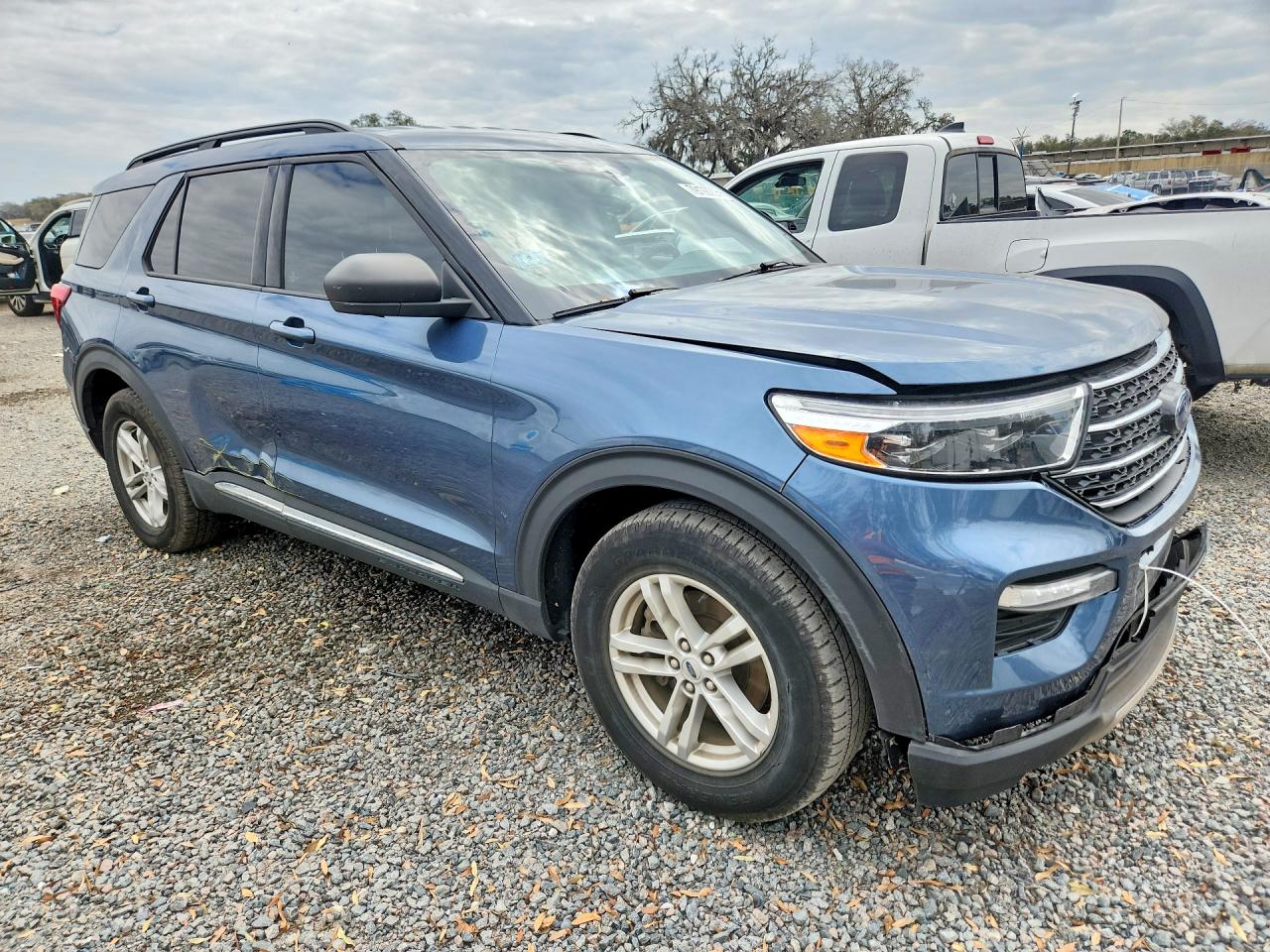 2020 FORD EXPLORER XLT photo 4