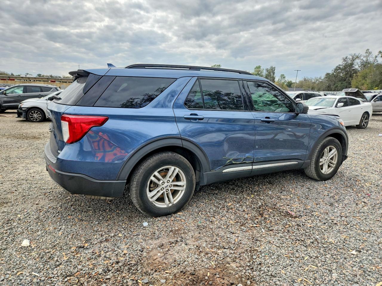 2020 FORD EXPLORER XLT photo 3