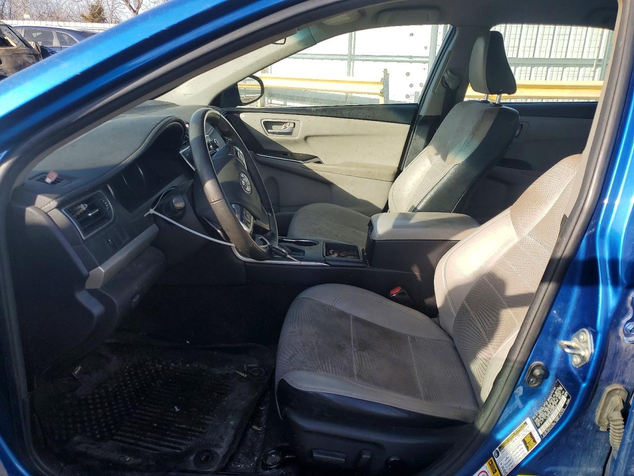 2017 TOYOTA CAMRY SE photo 19