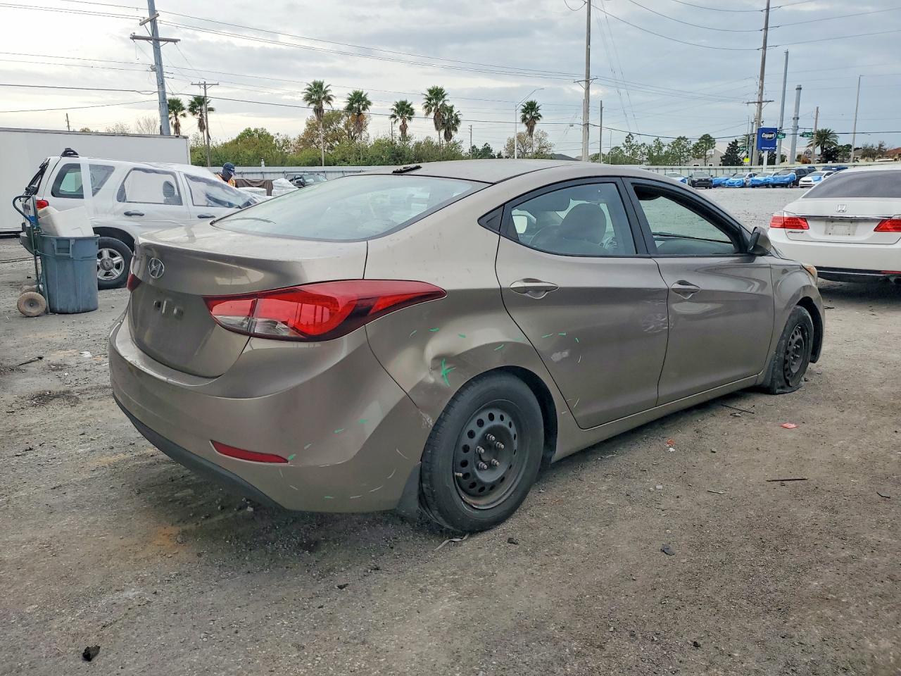 2016 HYUNDAI ELANTRA SE photo 5