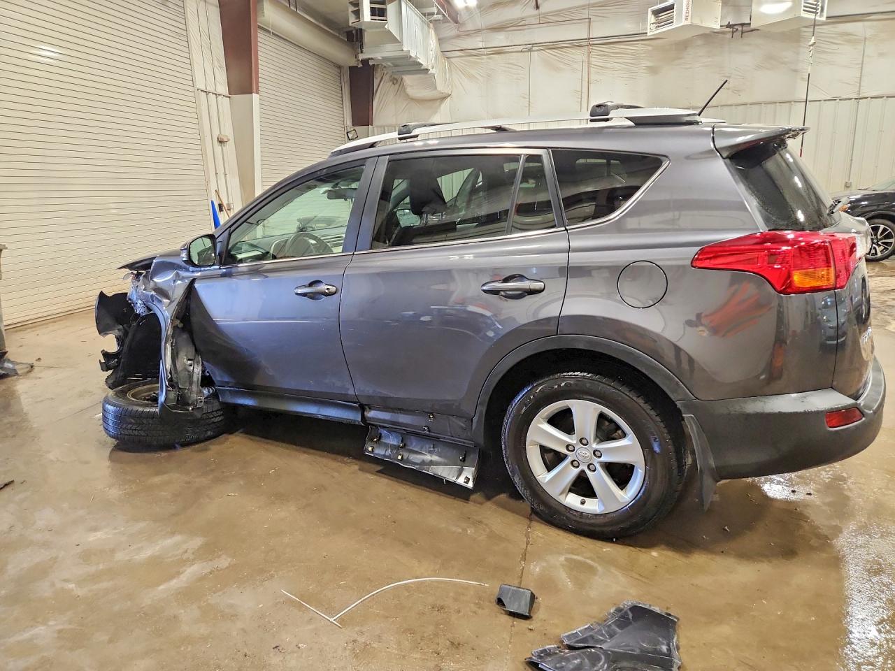 2013 TOYOTA RAV4 XLE photo 3