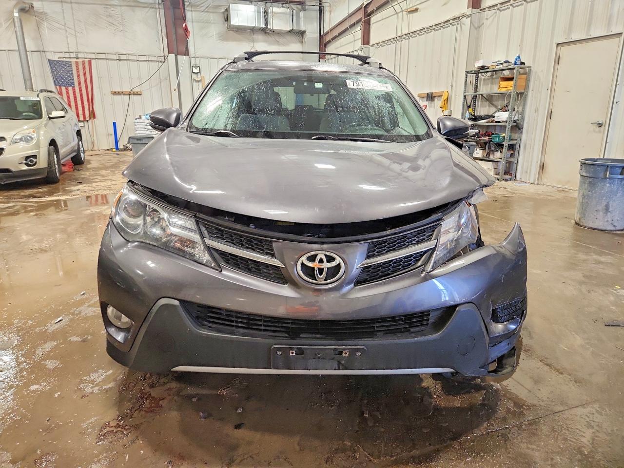 2013 TOYOTA RAV4 XLE photo 9