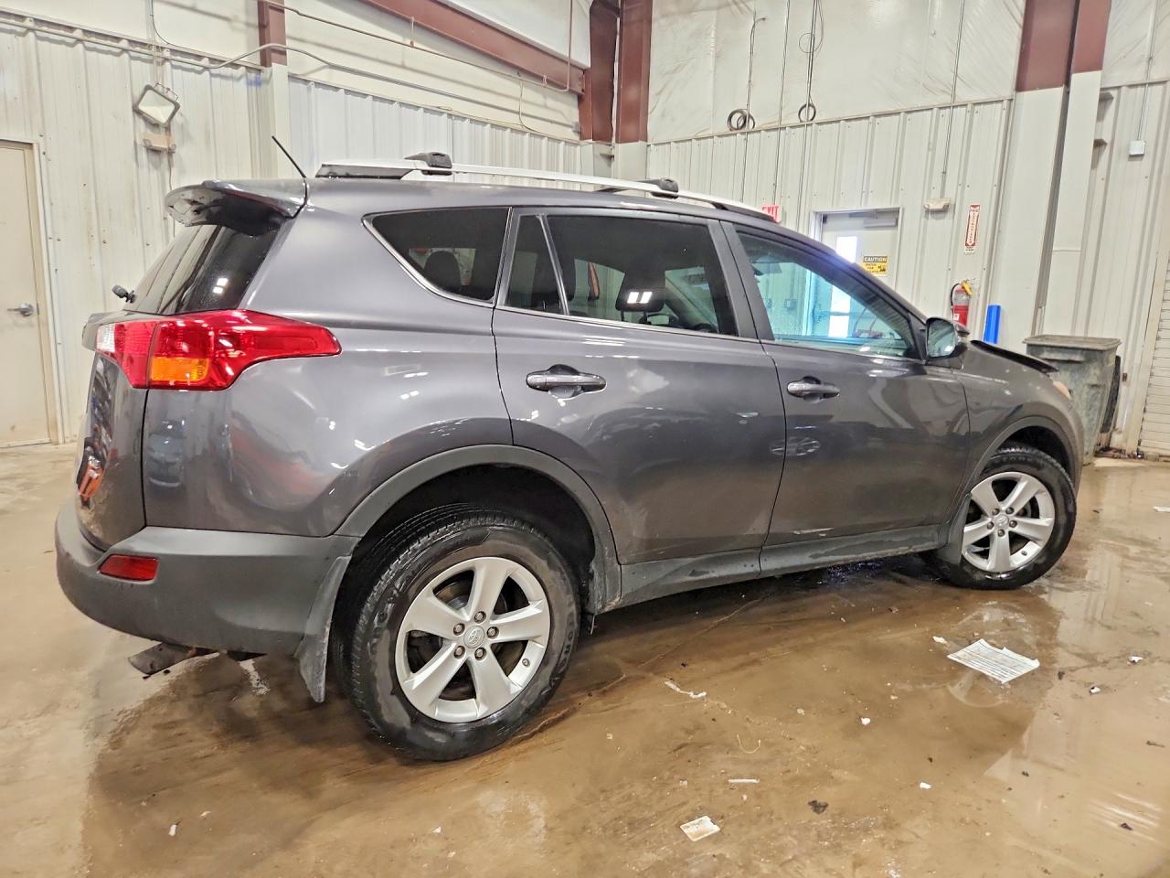 2013 TOYOTA RAV4 XLE photo 5