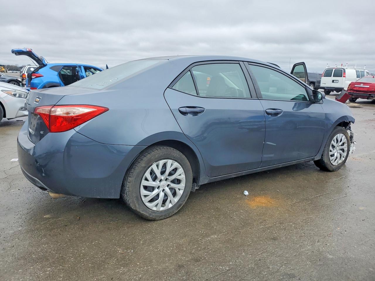2018 TOYOTA COROLLA LE photo 7