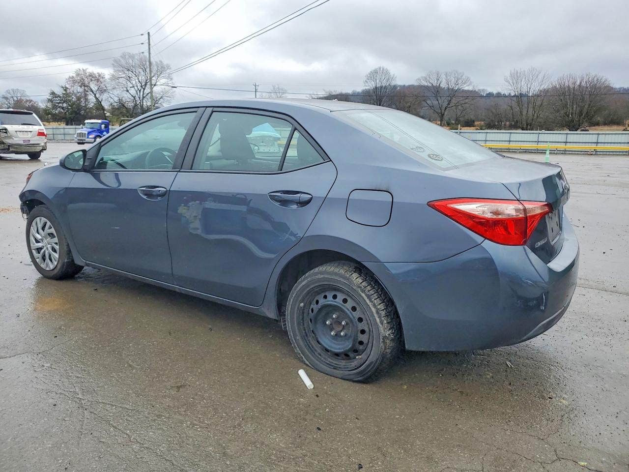 2018 TOYOTA COROLLA LE photo 4