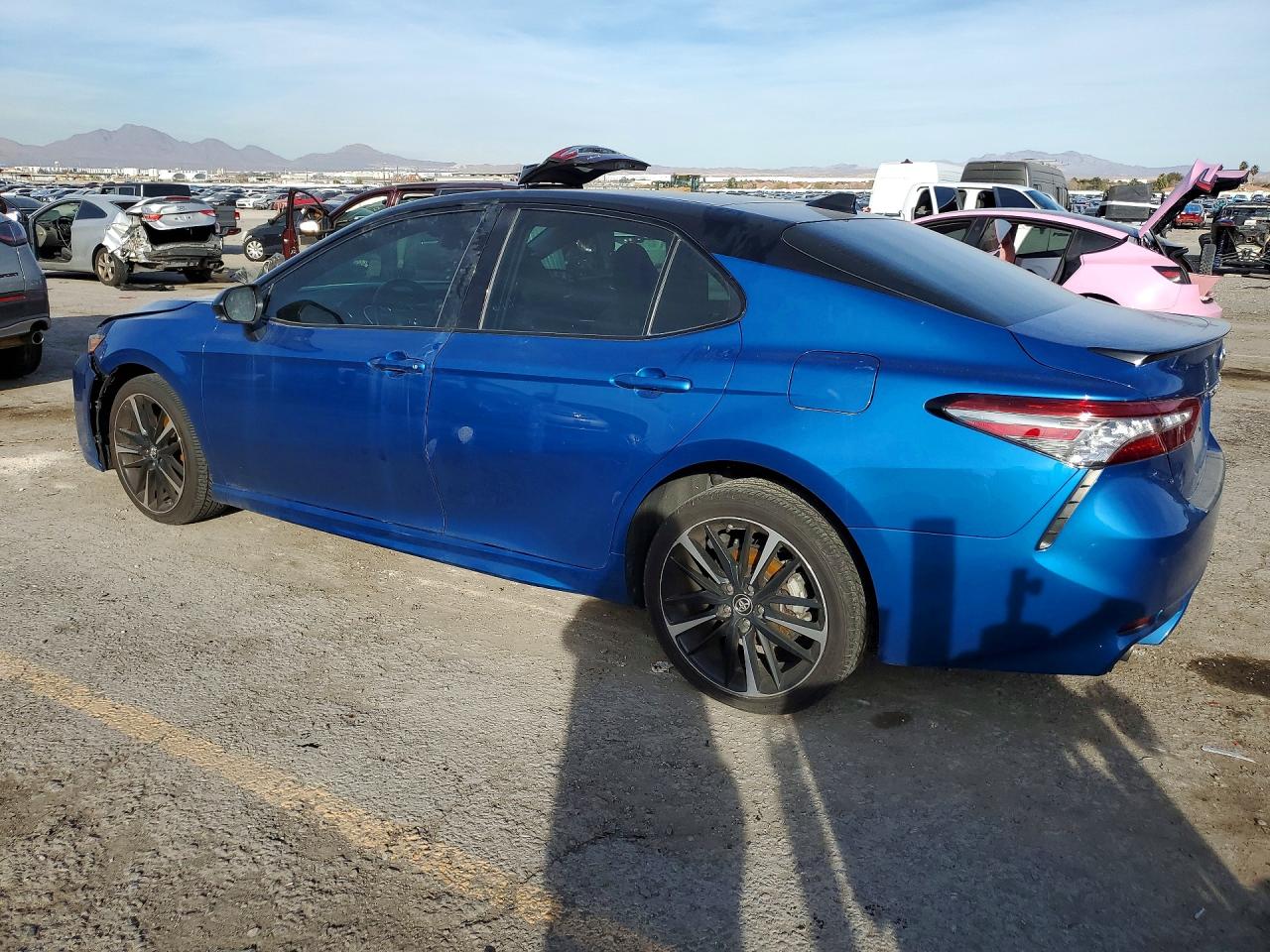 2019 TOYOTA CAMRY XSE photo 3