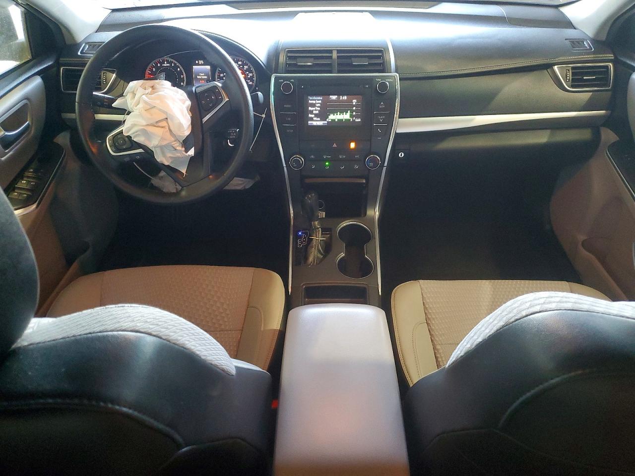 2015 TOYOTA CAMRY SE photo 8