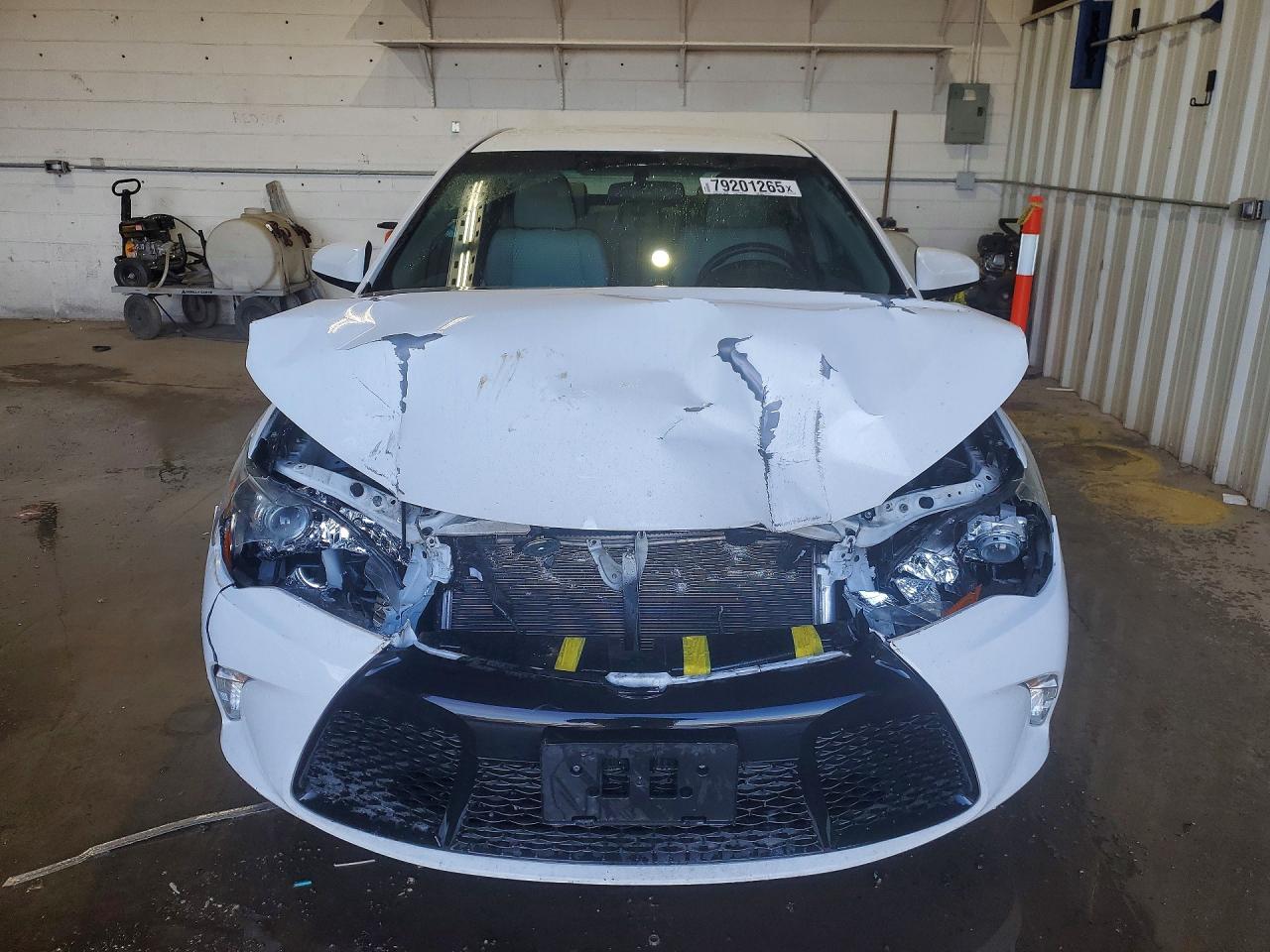 2015 TOYOTA CAMRY SE photo 5
