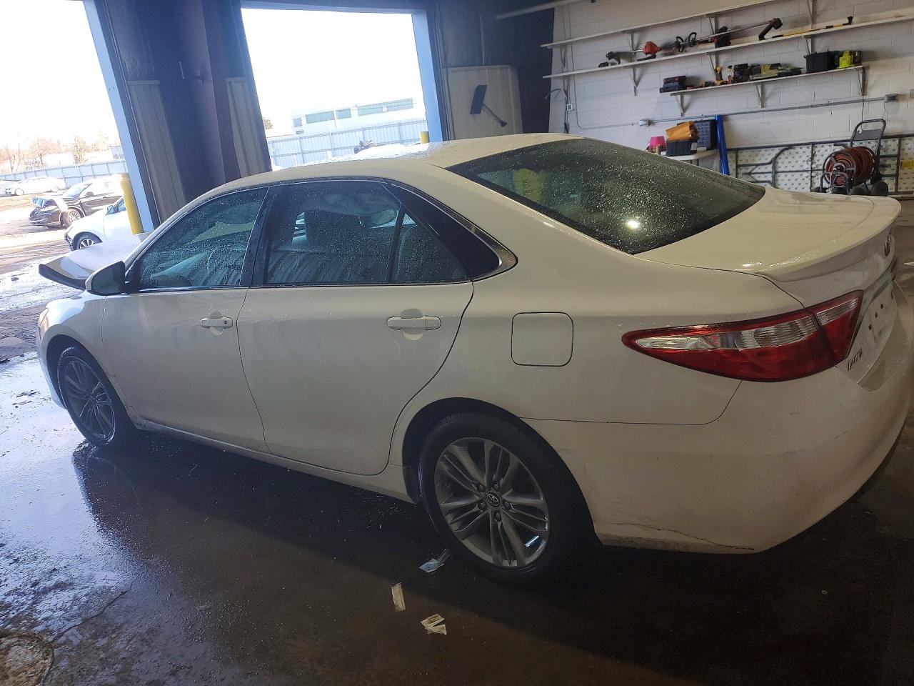 2015 TOYOTA CAMRY SE photo 2