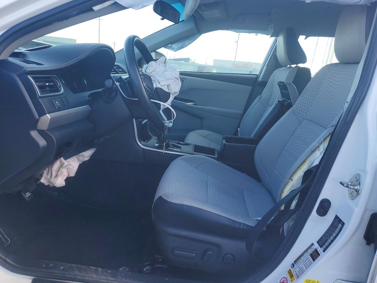 2015 TOYOTA CAMRY SE photo 7