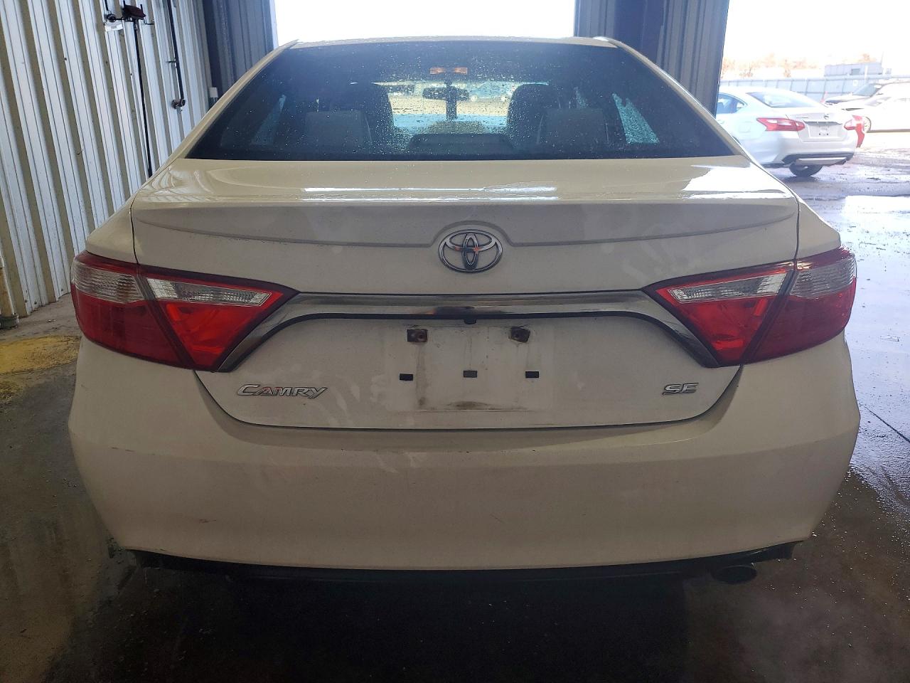 2015 TOYOTA CAMRY SE photo 6