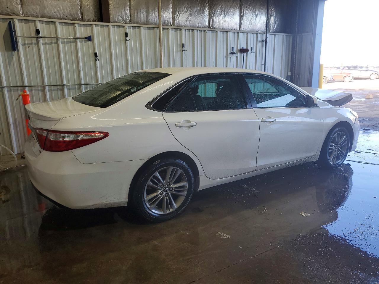 2015 TOYOTA CAMRY SE photo 3