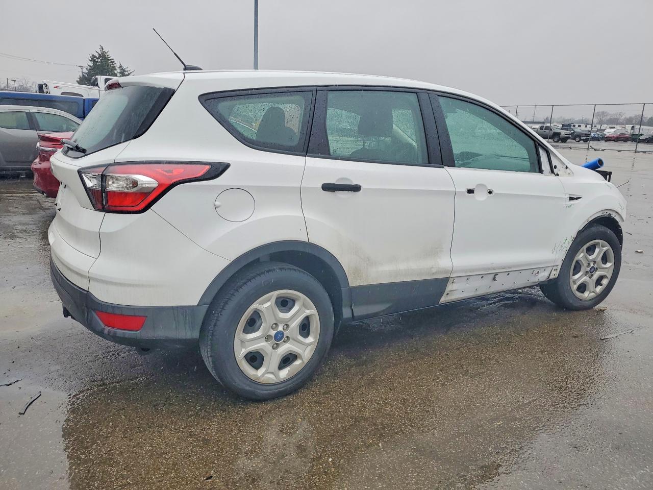 2017 FORD ESCAPE S photo 3
