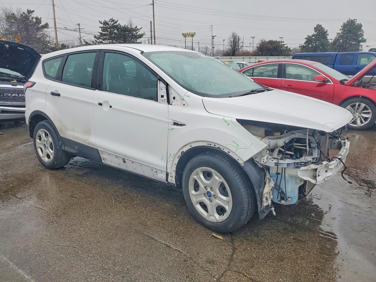 2017 FORD ESCAPE S photo 4