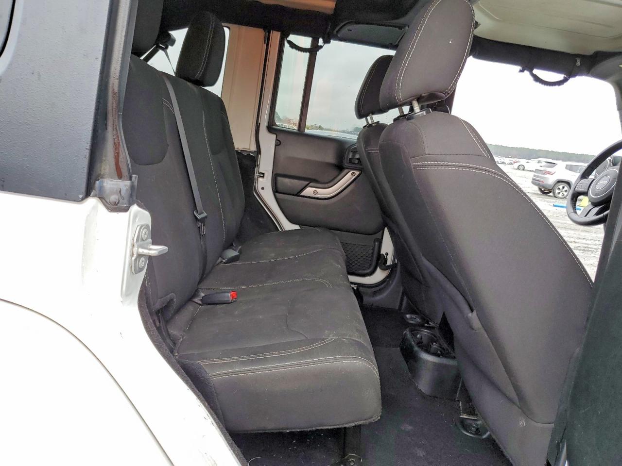 2018 JEEP WRANGLER UNLIMITED SAHARA photo 10