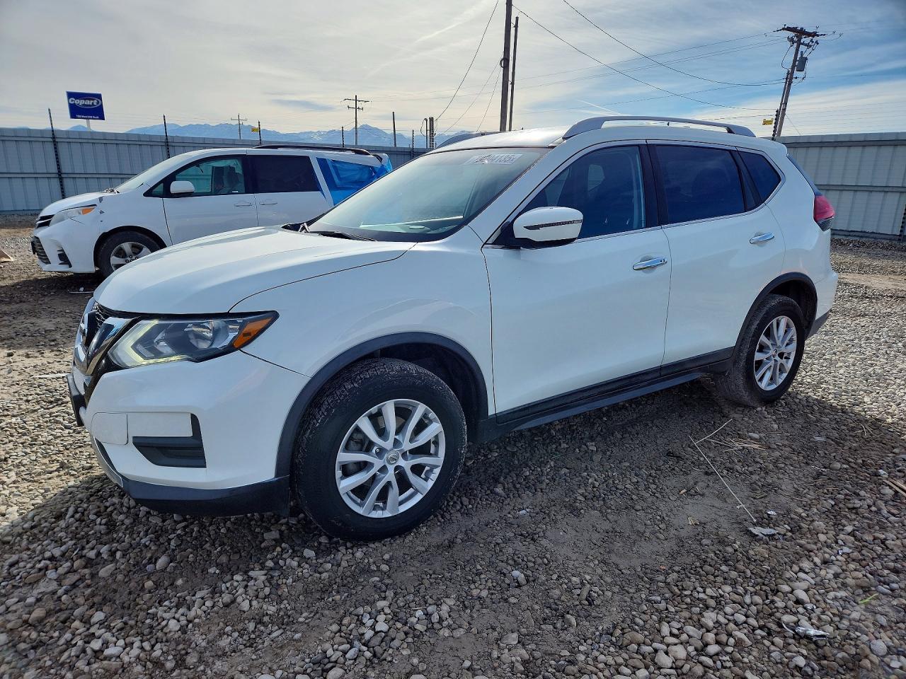 2017 NISSAN ROGUE