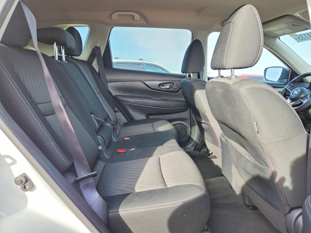 2017 NISSAN ROGUE SV photo 19