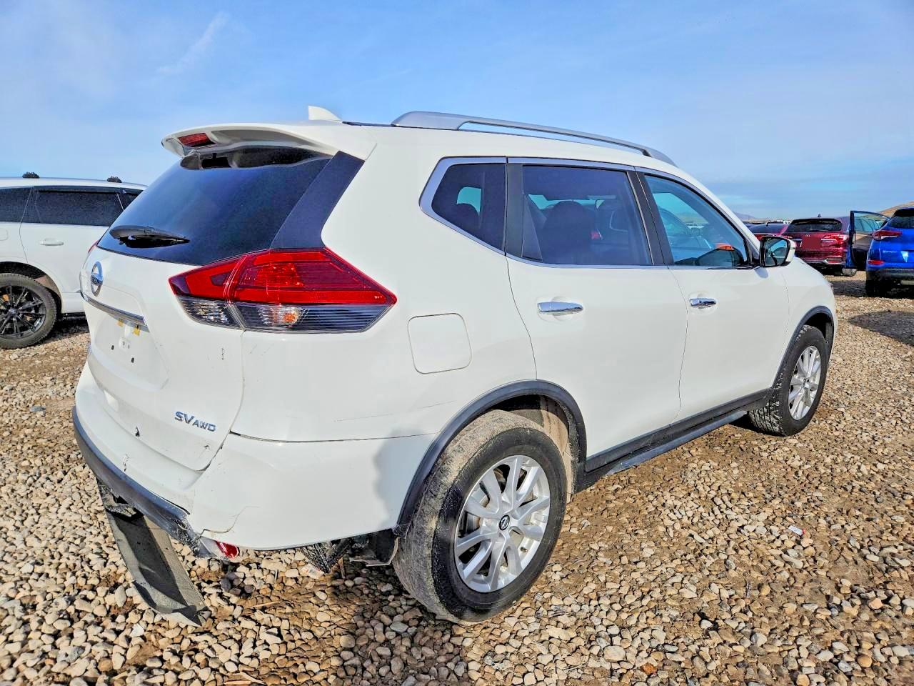 2017 NISSAN ROGUE SV photo 5
