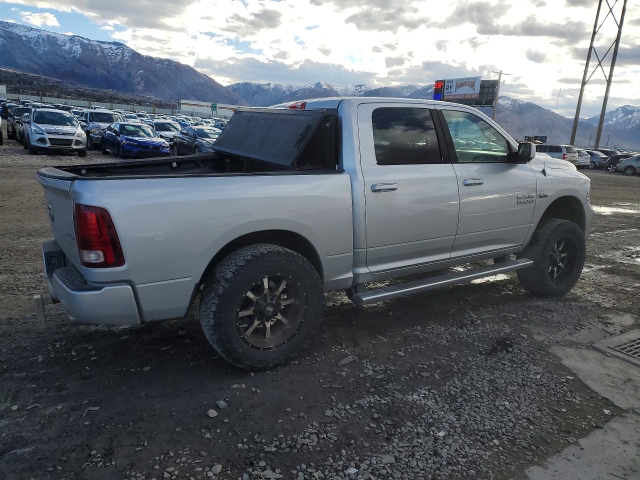 2015 RAM 1500 SPORT photo 3