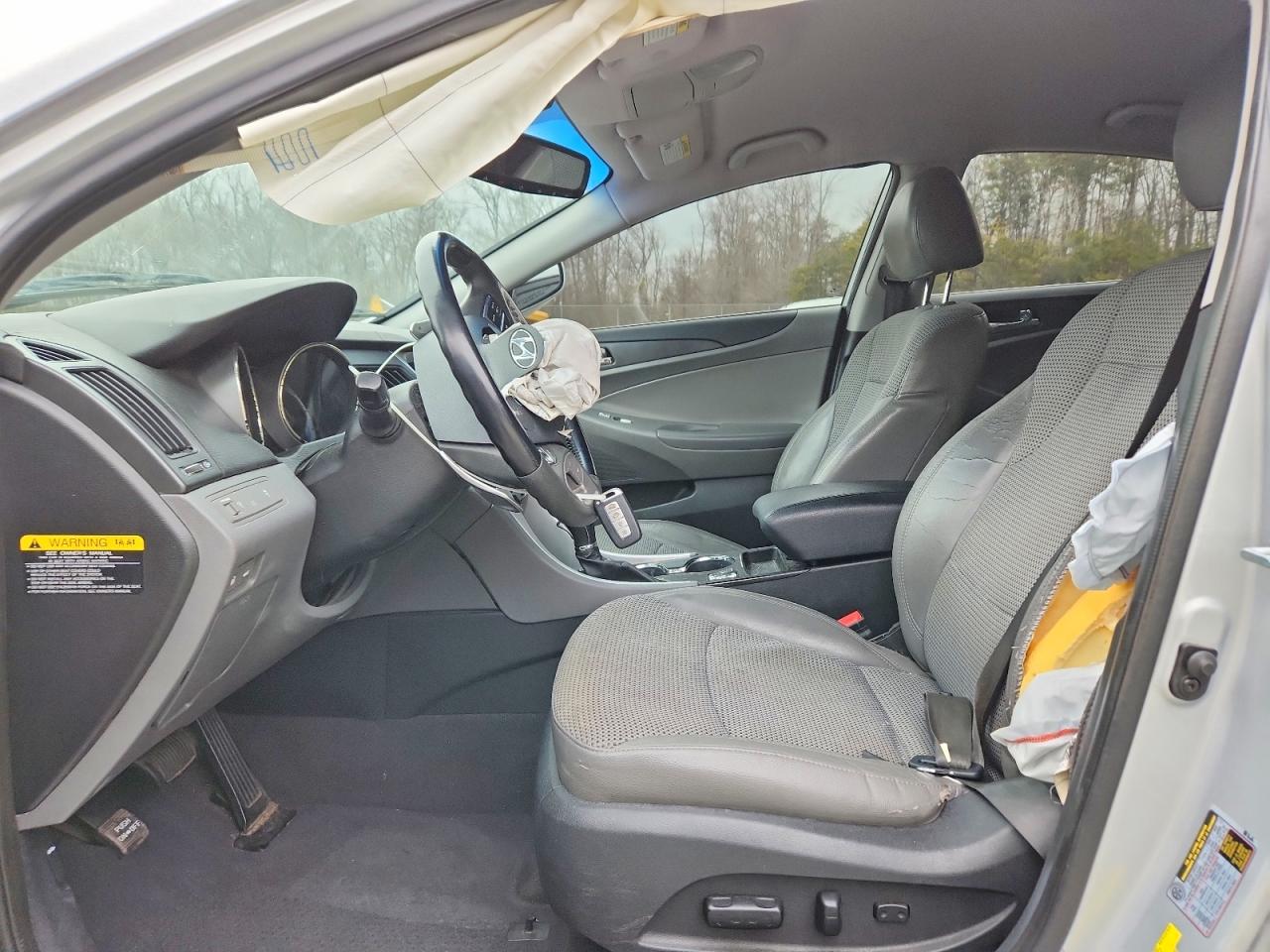 2013 HYUNDAI SONATA SE photo 13