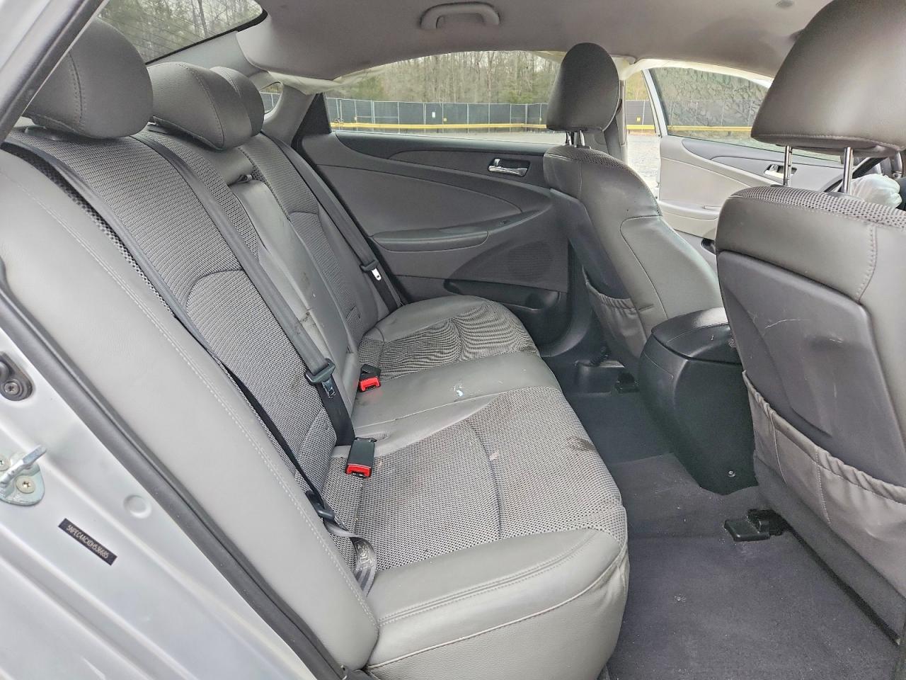 2013 HYUNDAI SONATA SE photo 19
