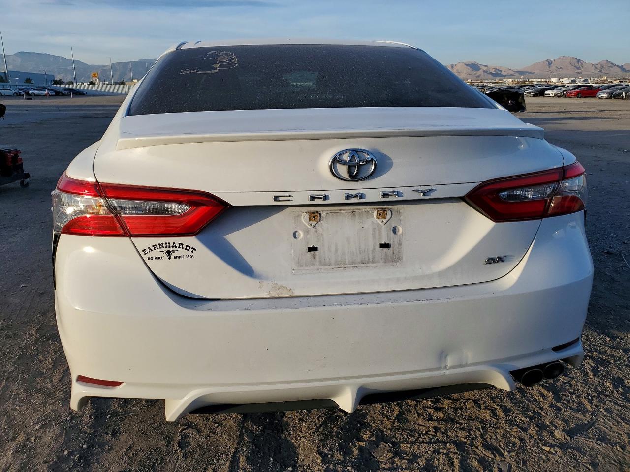 2018 TOYOTA CAMRY SE photo 6