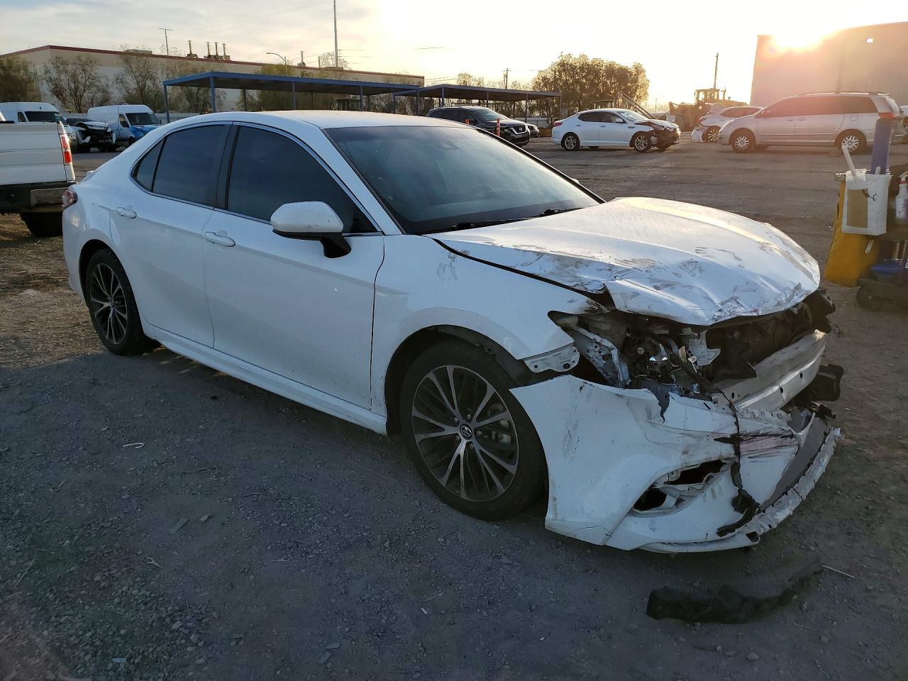 2018 TOYOTA CAMRY SE photo 4