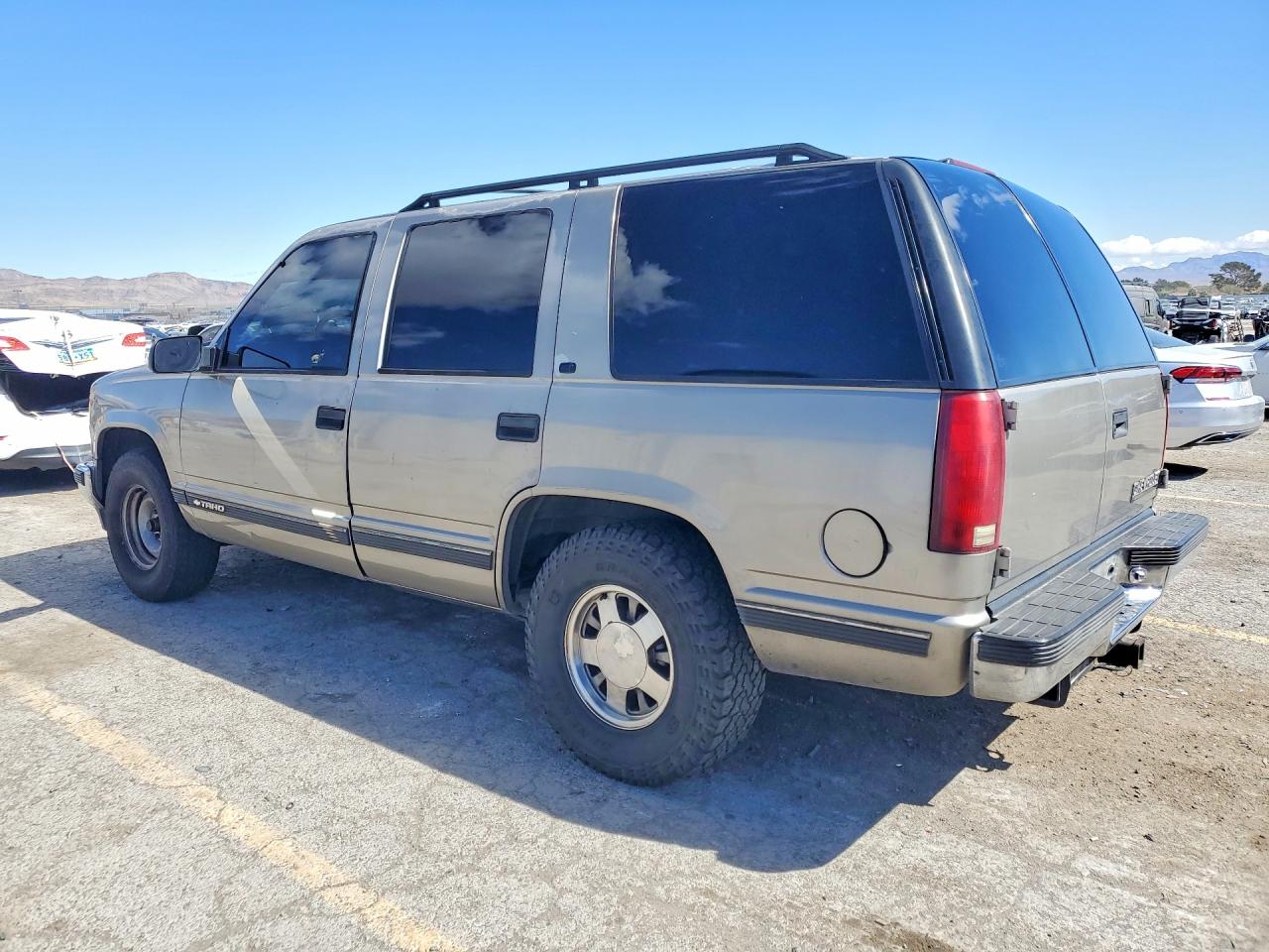 1999 CHEVROLET TAHOE C1500 photo 2
