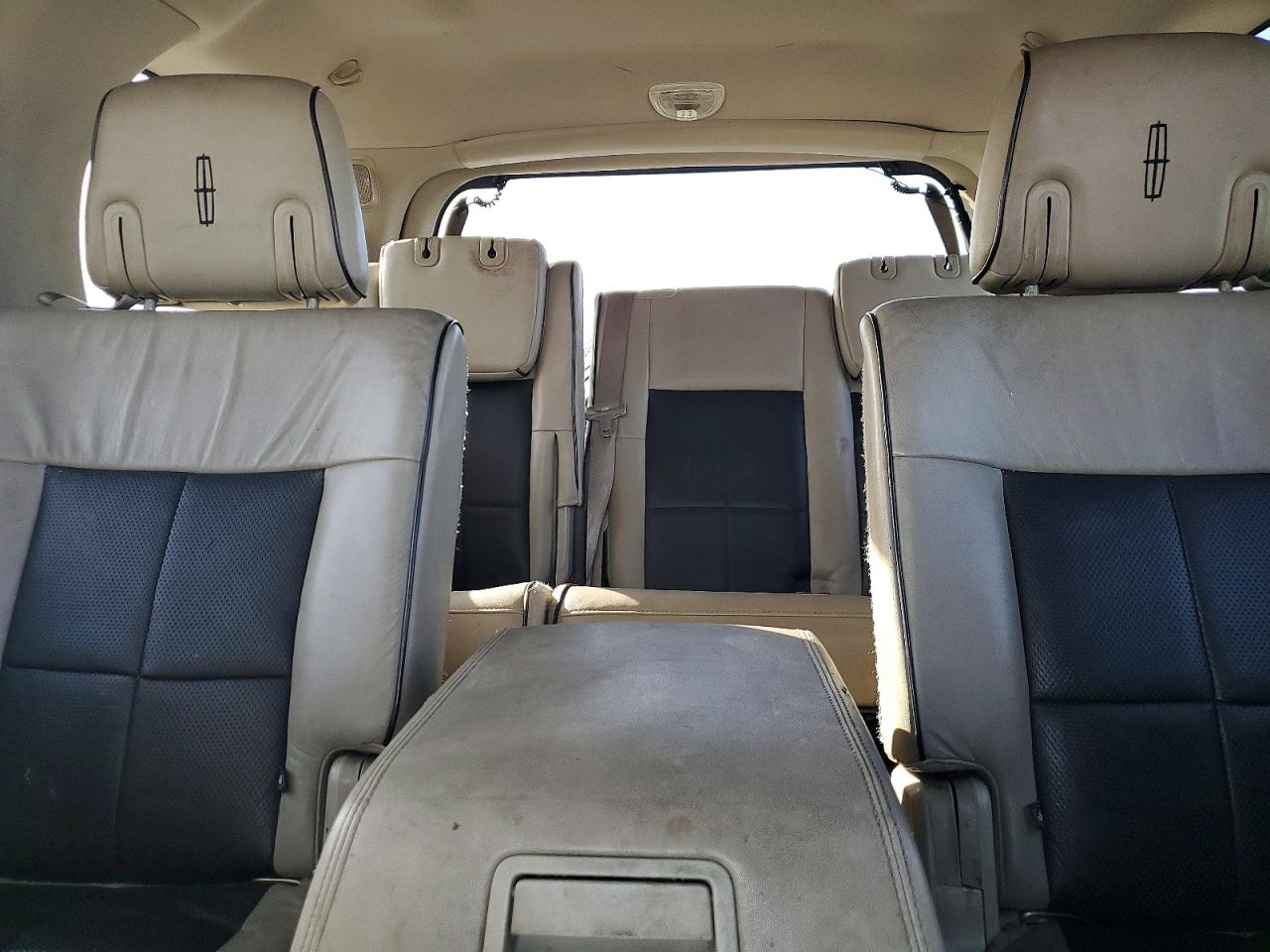 2008 LINCOLN NAVIGATOR photo 28