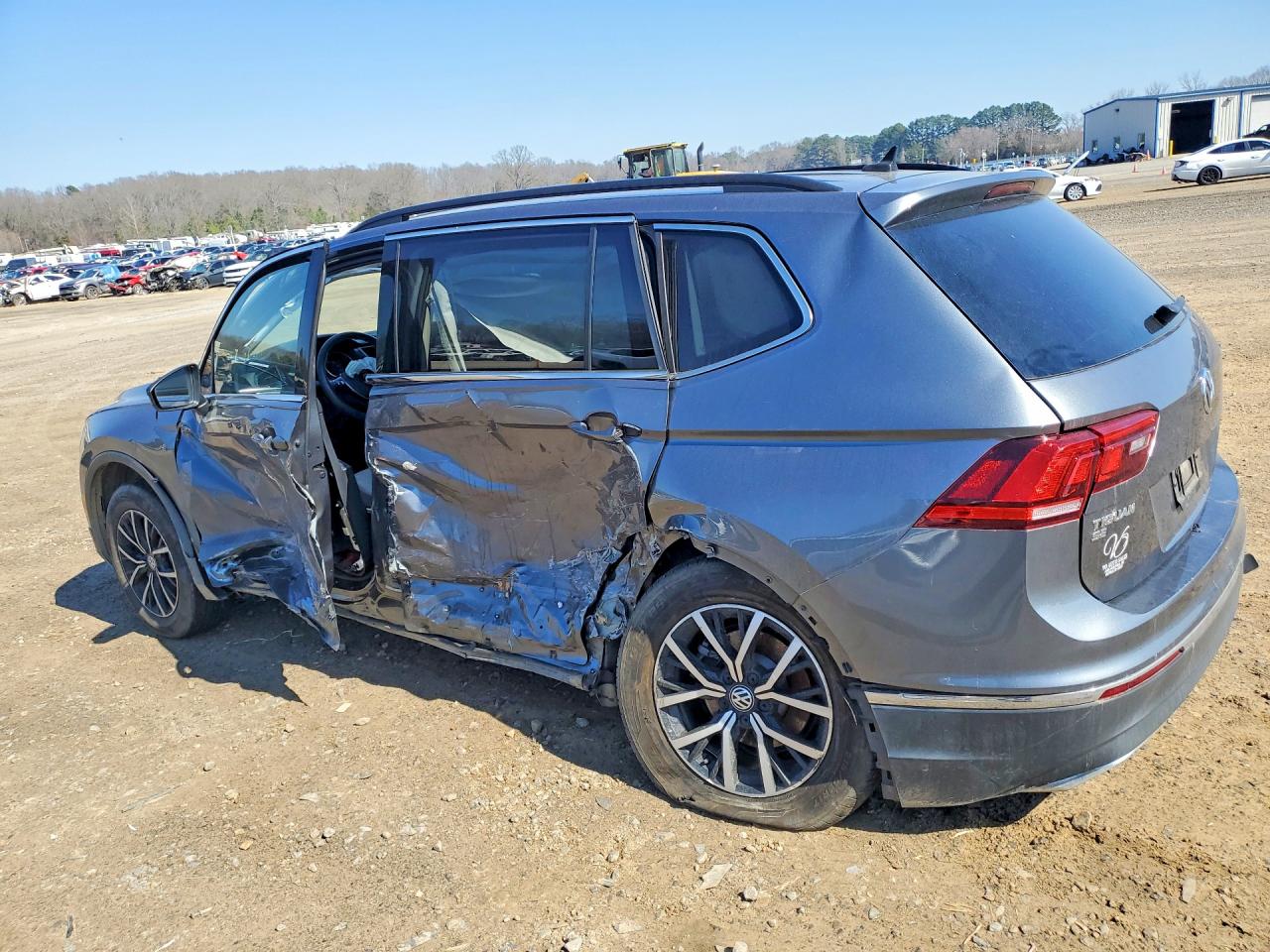 2021 VOLK TIGUAN SE photo 4
