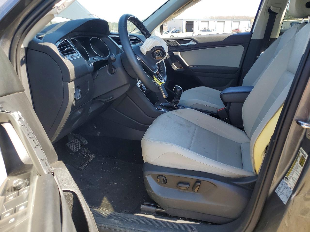 2021 VOLK TIGUAN SE photo 19