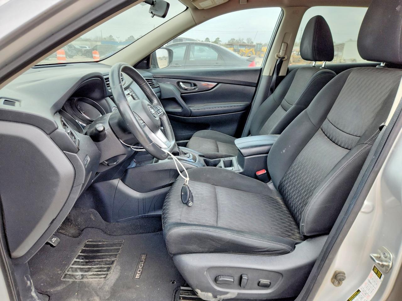 2017 NISSAN ROGUE SV photo 13