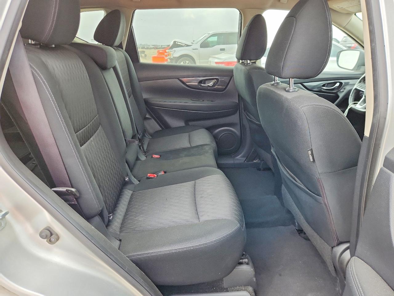2017 NISSAN ROGUE SV photo 19