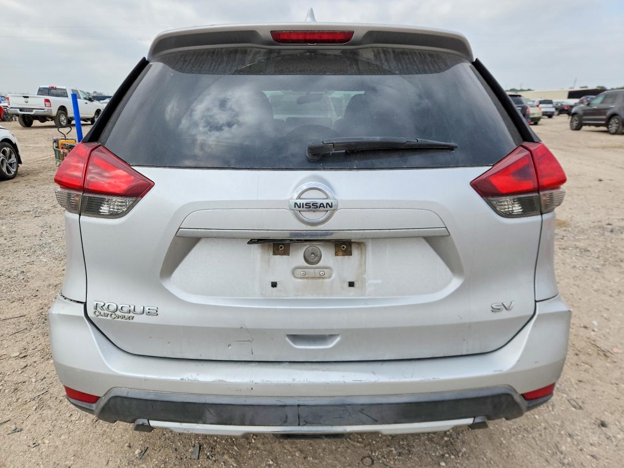 2017 NISSAN ROGUE SV photo 11