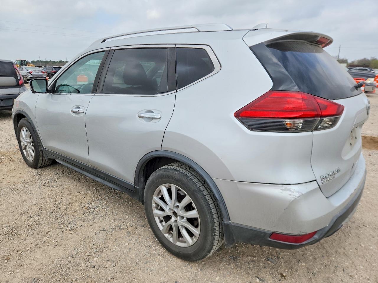 2017 NISSAN ROGUE SV photo 3