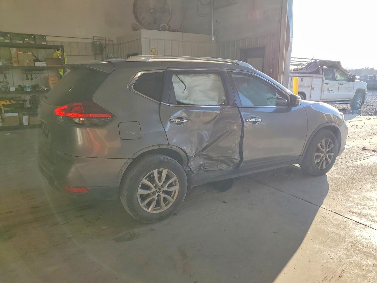 2018 NISSAN ROGUE SV photo 5