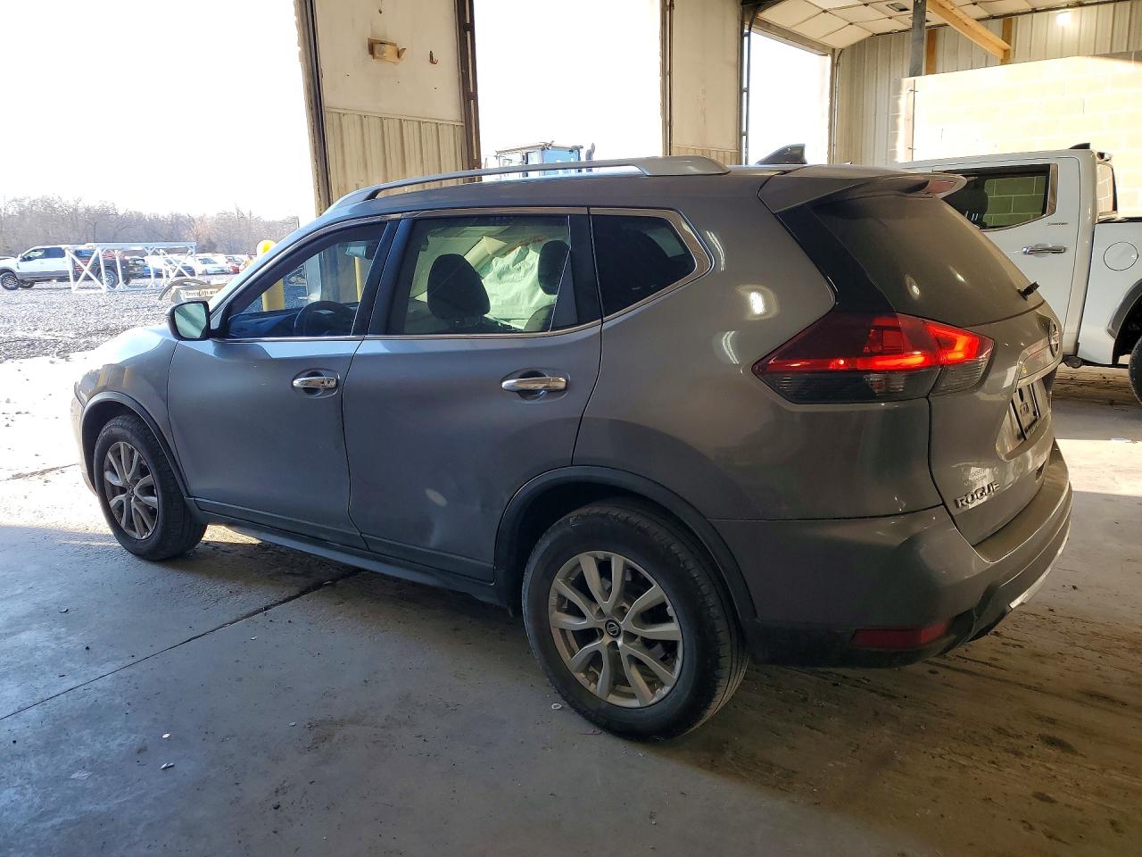 2018 NISSAN ROGUE SV photo 3