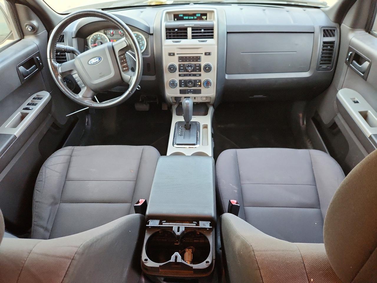 2011 FORD ESCAPE XLT photo 8