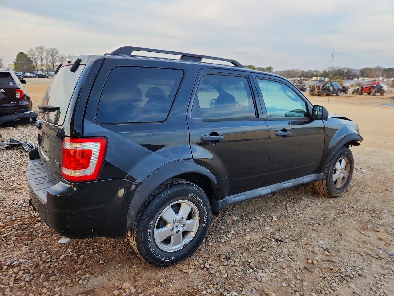 2011 FORD ESCAPE XLT photo 3