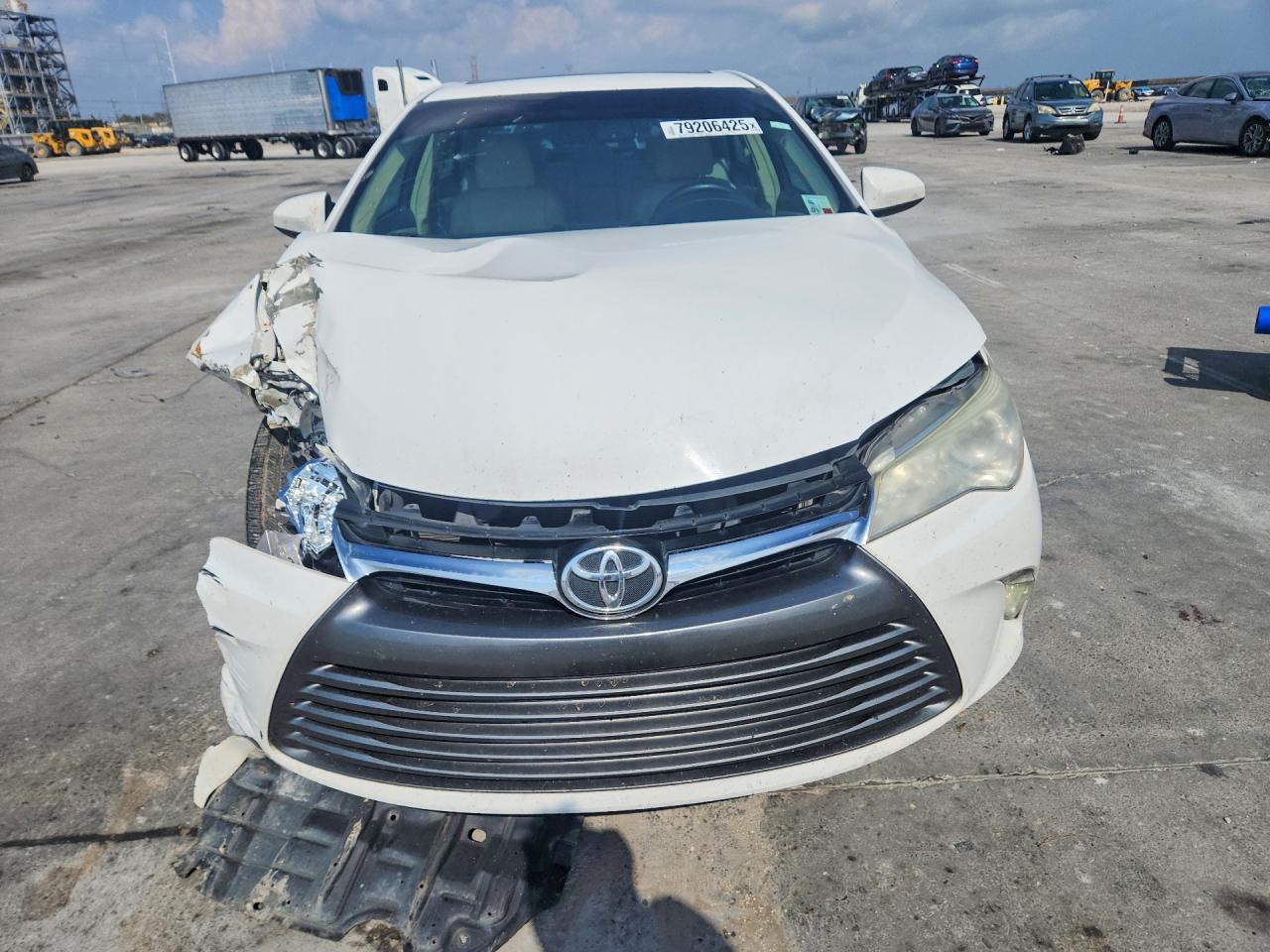 2015 TOYOTA CAMRY XLE photo 13