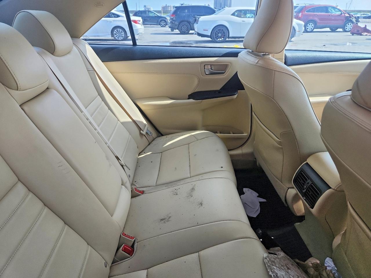 2015 TOYOTA CAMRY XLE photo 28