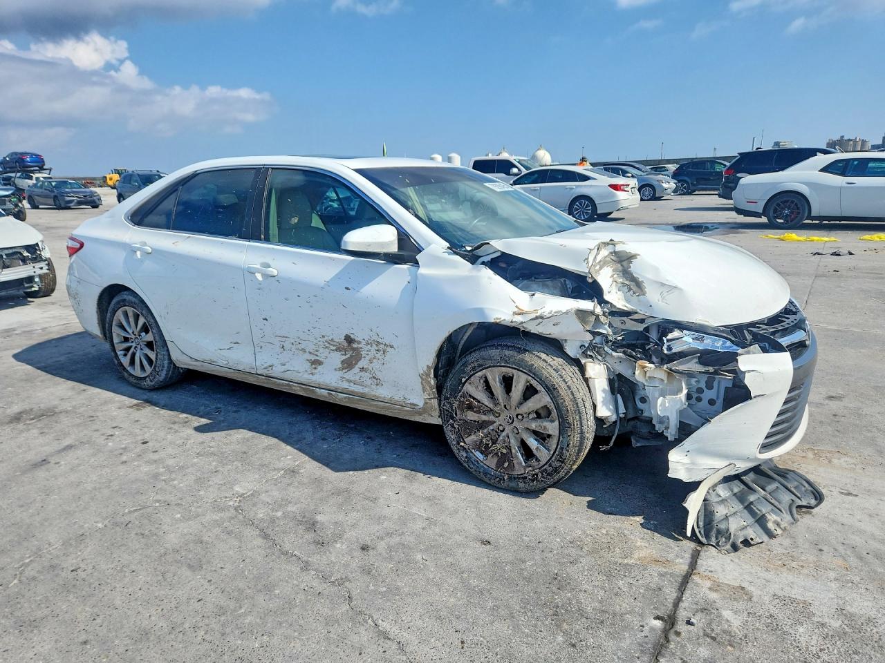 2015 TOYOTA CAMRY XLE photo 10