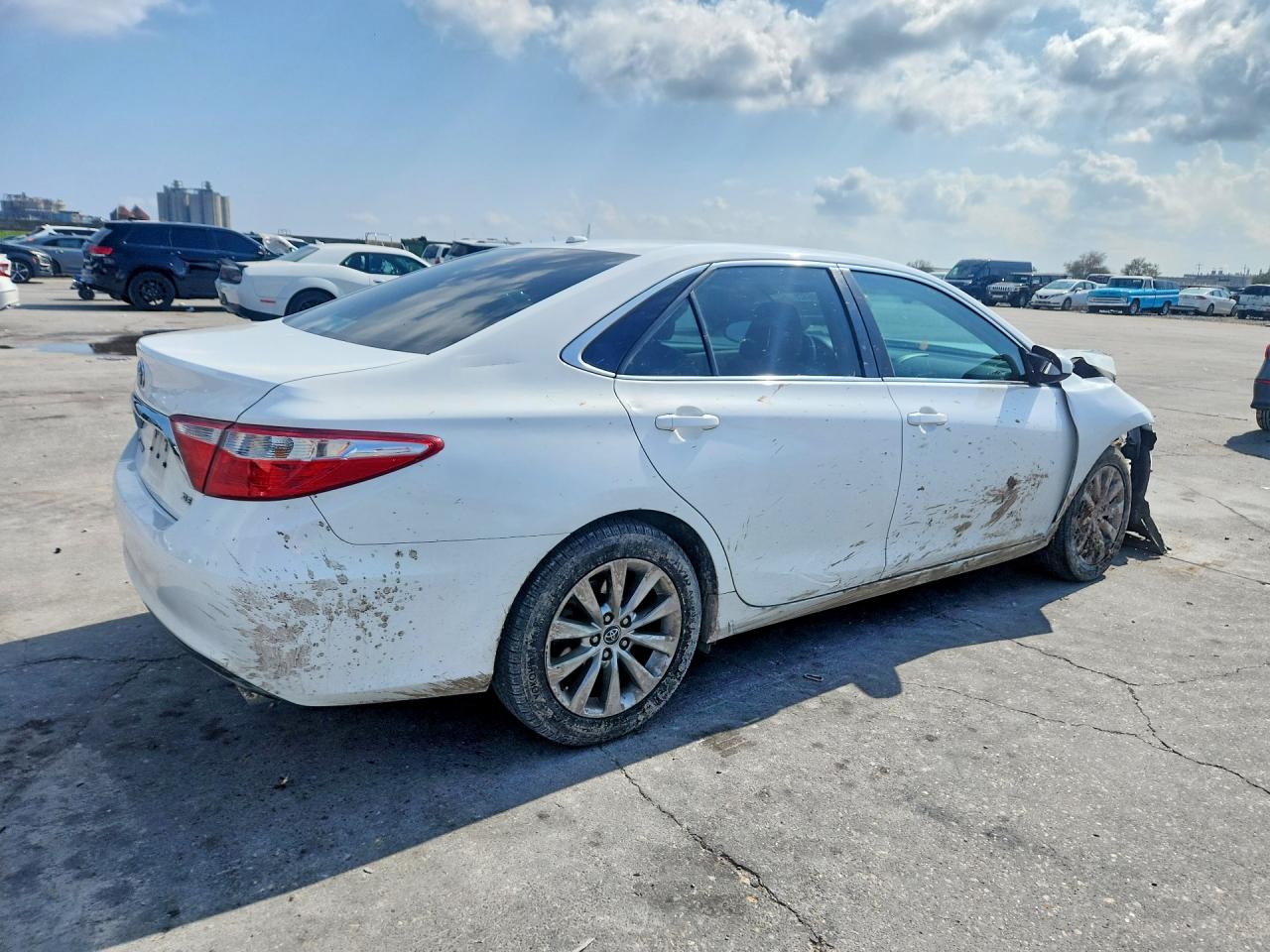 2015 TOYOTA CAMRY XLE photo 7