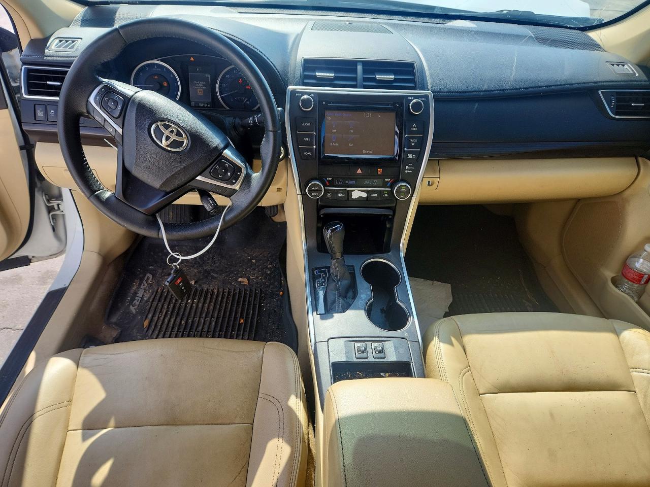 2015 TOYOTA CAMRY XLE photo 22
