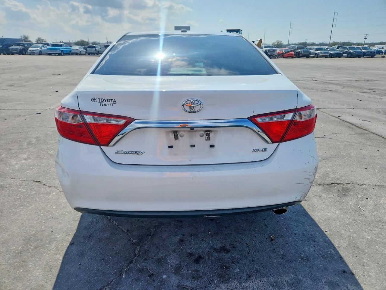 2015 TOYOTA CAMRY XLE photo 16