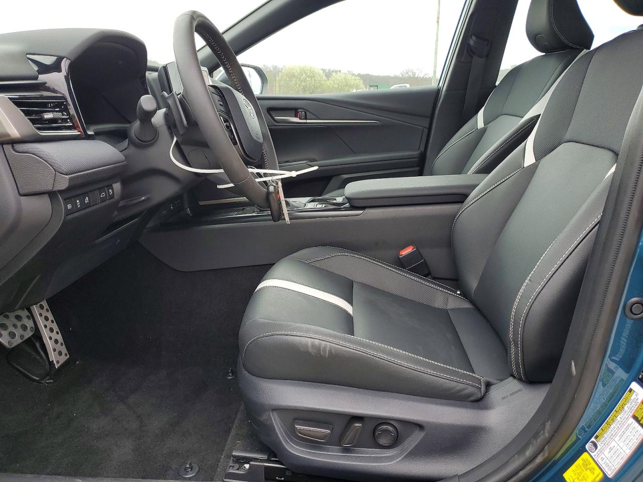 2025 TOYOTA CAMRY SE photo 7
