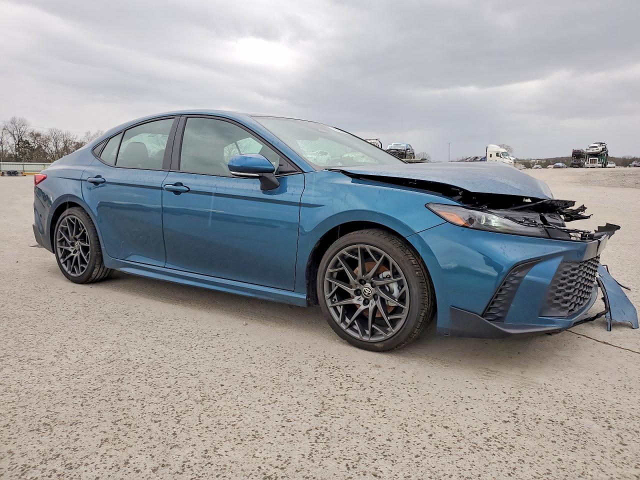 2025 TOYOTA CAMRY SE photo 4