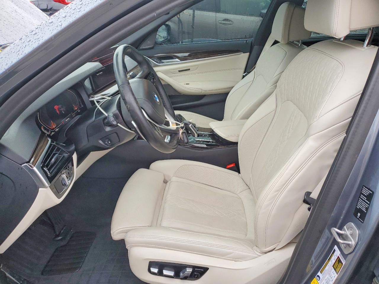 2021 BMW 530 XI photo 13