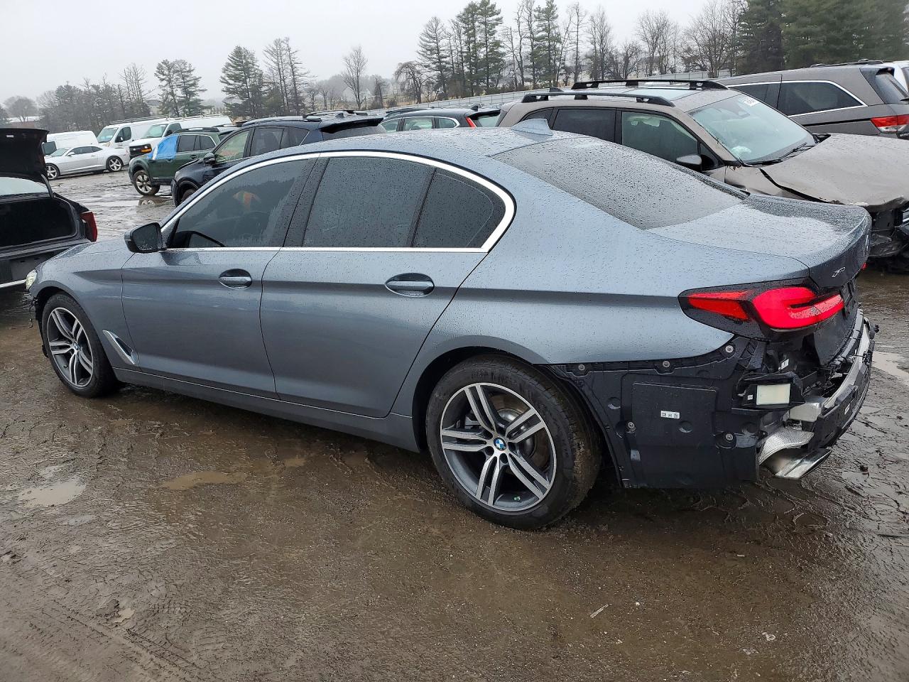 2021 BMW 530 XI photo 3